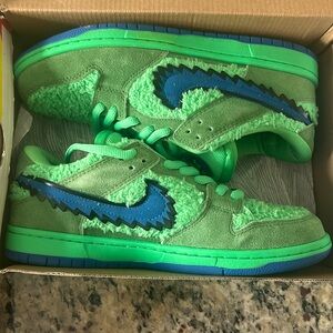 Nike Grateful Dead dunks size 12 but fits like size 11